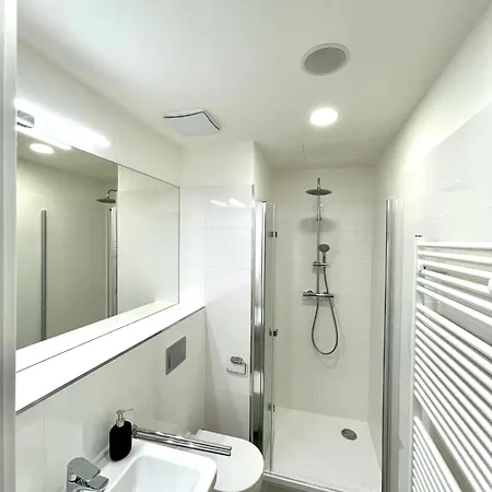 Aldora - Smart Compact With Aircon - Location Vinohrady *